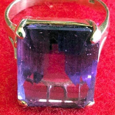 WSW060 Exquisite 14KT Amethyst (?) Ring