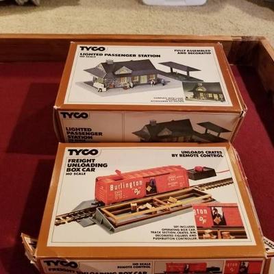 Tyco Train HO Scale Building and more