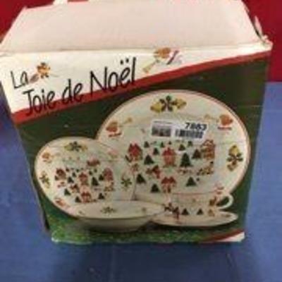 La Joie de Noel Christmas Dinnerware Collection in ...