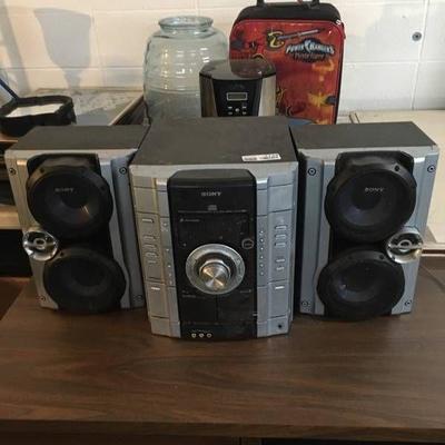 Table Top Stereo System with Speakers