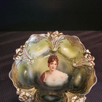 Prussia Lily Mold Portrait Bowl