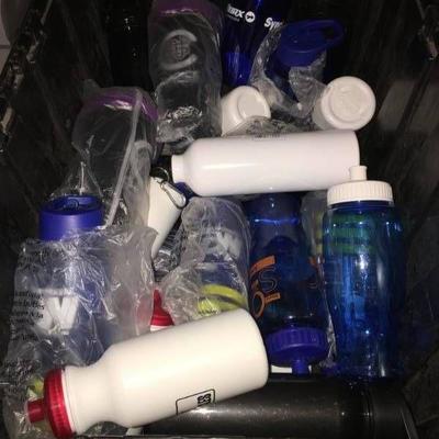 Big Lot of Water Bottles and Drinking Cups - Conta ...