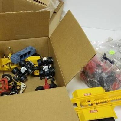 Box of diecast  grader (large) and 4x4 trucks