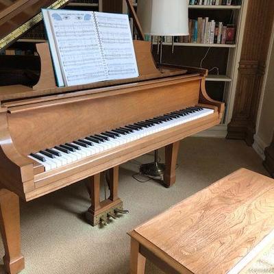 Steinway Baby Grand Piano - Great sound!