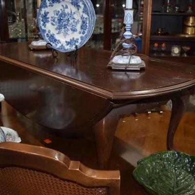 Drop Leaf Table, Lamp, & Home Decor