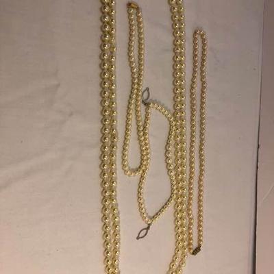 Costume Pearl Necklaces