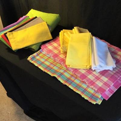 Tablecloth with multi-color napkins