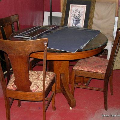 Antique Oak Circular Dining table/4 Chairs