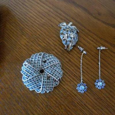 Vintage Blue Stones in Silver Settings, Brooches a ...