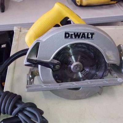 DEWALT Compact Circular Saw