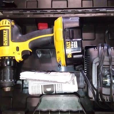 (13MM) CORDLESS COMPACT DRILL DRIVER KIT..