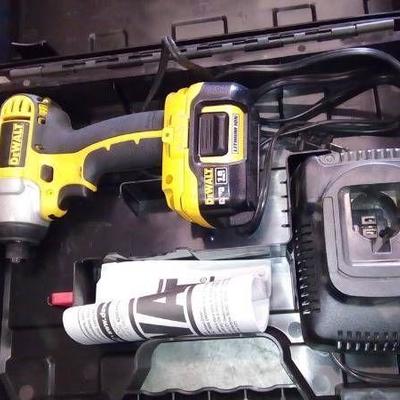 DEWALT DC825B 1 4-Inch 18-Volt Cordless Impact Dri ...