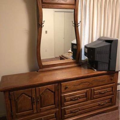 Dresser w Mirror