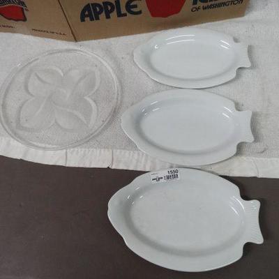 Lot of 3 Fish Shaped Plates and 1 Decorative Flora ...