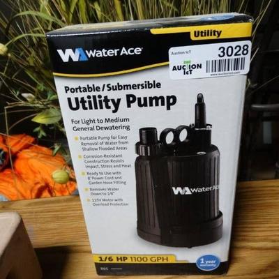 Water Ace portable submersible 1 6 hp utility pump ...