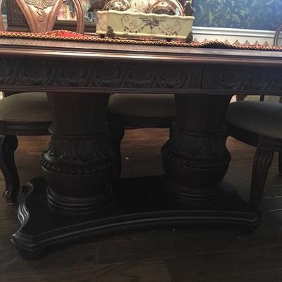 Gorgeous huge dining room table that seats 8!