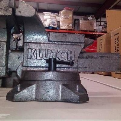 Klutch Heavy-Duty Bench Vise — 7in. Jaw Width..