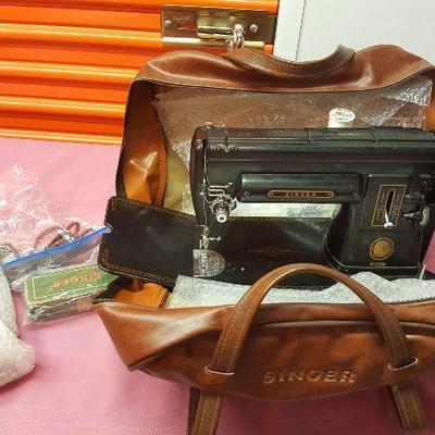PCT220 Vintage Singer 301a Sewing Machine & Accessories