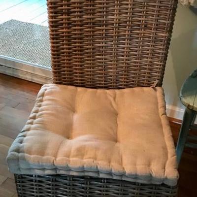 Wicker dining parsons chairs with cushions
4 @ $65 each SOLD
2 @ $45 each 