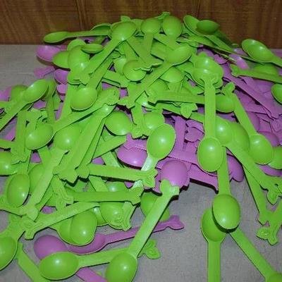 240 Plastic Spoons