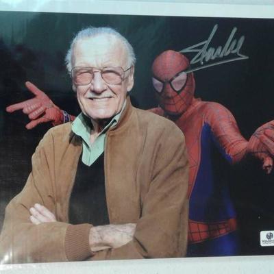 Signed Stan Lee 8x10 Photograph with Spiderman Pho ...