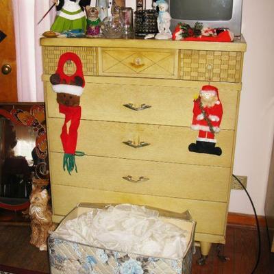 Off white chest of drawers   BUY IT NOW  $ 40.00