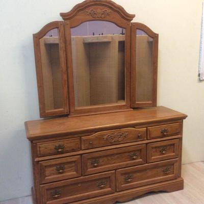 Vaughan Oak Dresser with Tri-View Mirror