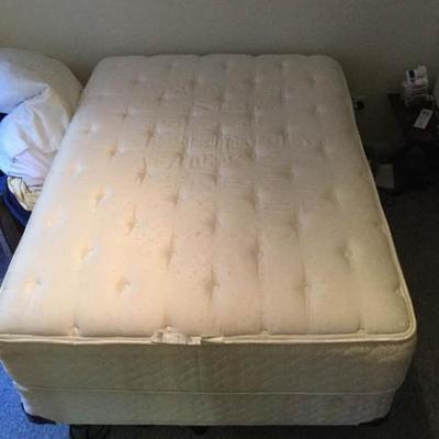 Queen mattress and Box Spring