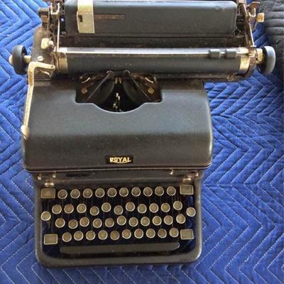 PAC014 Vintage Royal Steel Typewriter