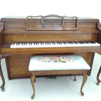 Story and Clark Storytone Mahogany Piano with Bench