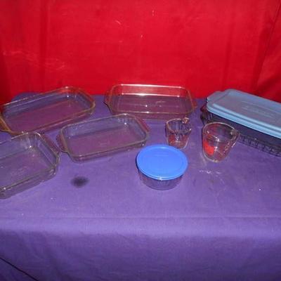 Lot of Pyrex Bakeware some w Lids