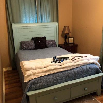 Full size Vaughn-Bassett bedroom