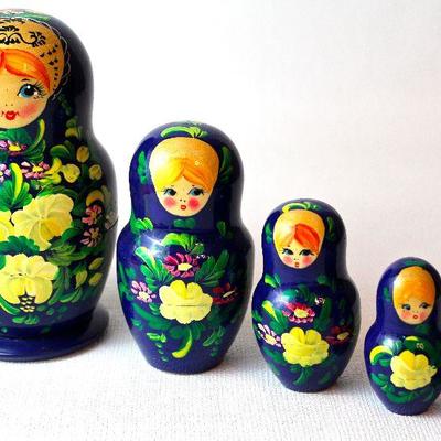 Russian troika/nesting dolls - set of 5