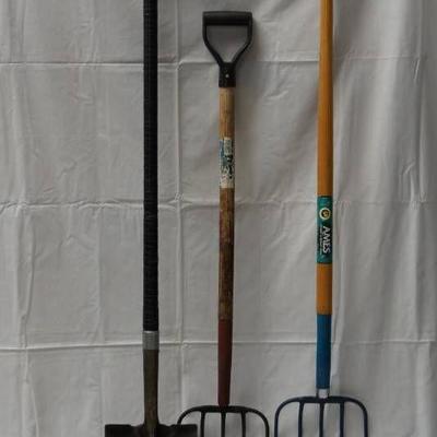Shovel & 2 Pitch Forks