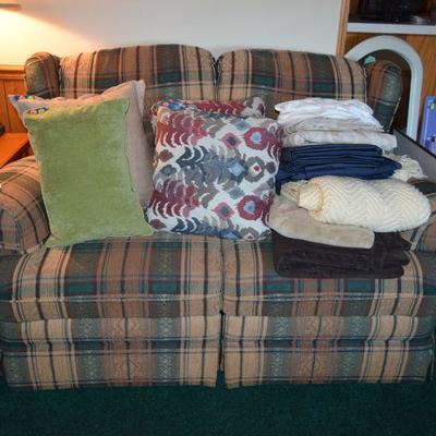 Love Seat, Throws, Blankets, Decorative Pillows