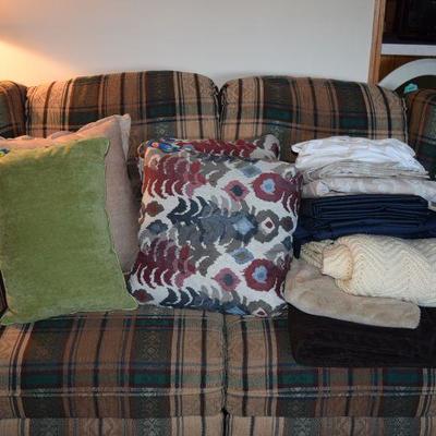 Love Seat, Throws, Blankets, Decorative Pillows