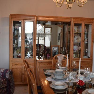 Dining Room Table W/China Cabinet/Hutch