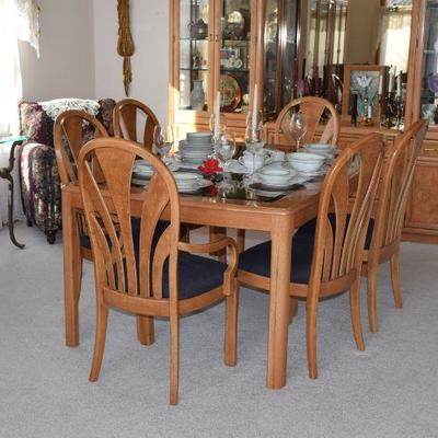 Dining Room Table w/Chairs