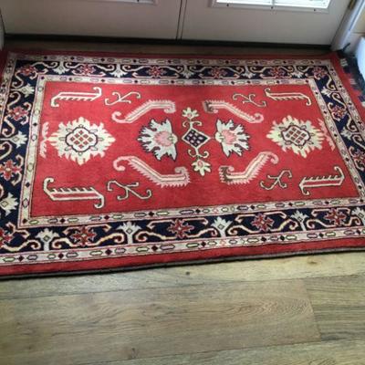 Wool Area Rug (Approx. Size 3ft 4in x 5ft 5in)