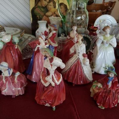 Assorted Royal Doulton figurines 