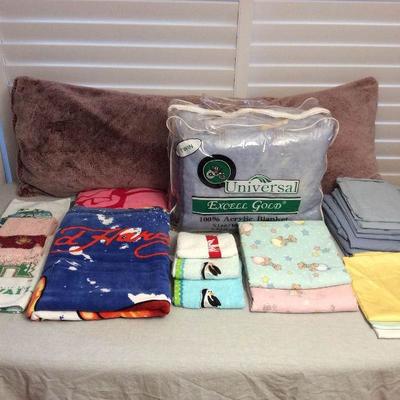 MMF033 Lovely Linens, Towels & More