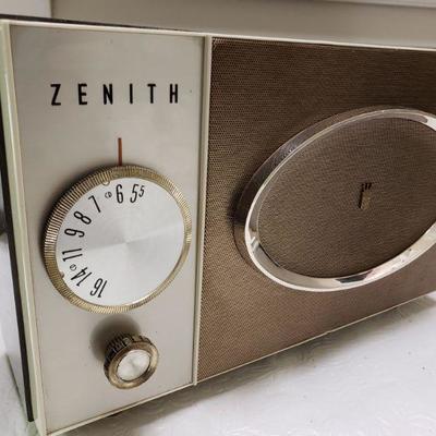 Vtg Zenith Radio