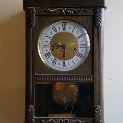 Vtg Oak Chiming Wall Clock