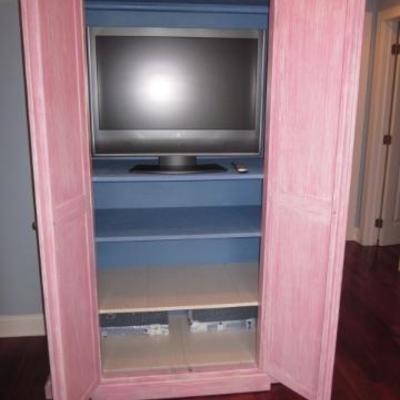 ENTERTAINMENT UNIT MANY HD FLAT SCREEN TV'S TO CHOOSE FROM