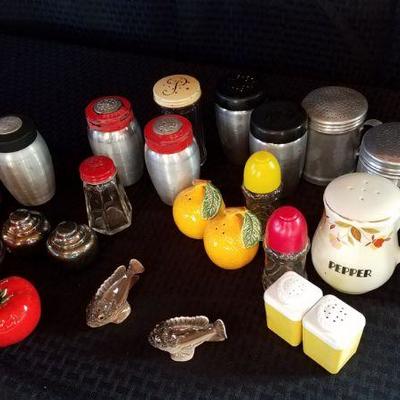 Salt and Pepper Shaker Collection (1)