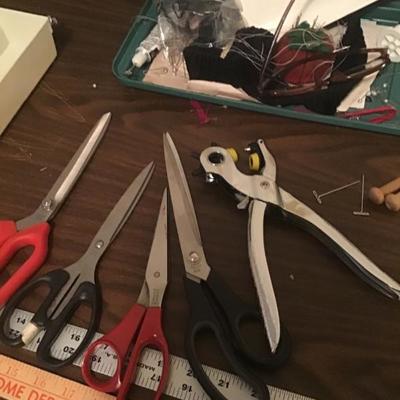 Sewing scissors 