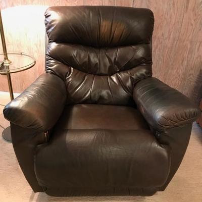 Laz a boy leather recliner $299
38 X 32 X 39