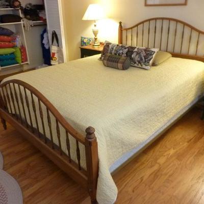 Ethan Allen Hardwood Queen Bed and Bedside Tables/Lamps. In like new condition, spare bedroom
