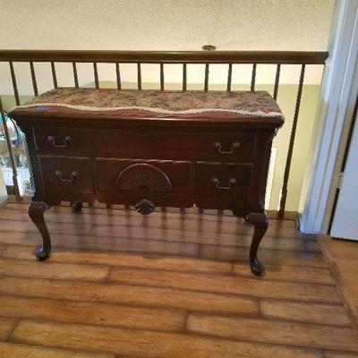 Lane Cedar Chest/ Hope Chest