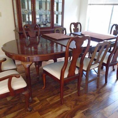 Thomasville Dining Room Table